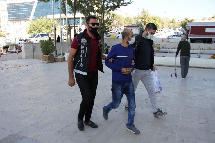 Şüphelinin önce üzerinde, sonra evinde uyuşturucu ele geçirildi