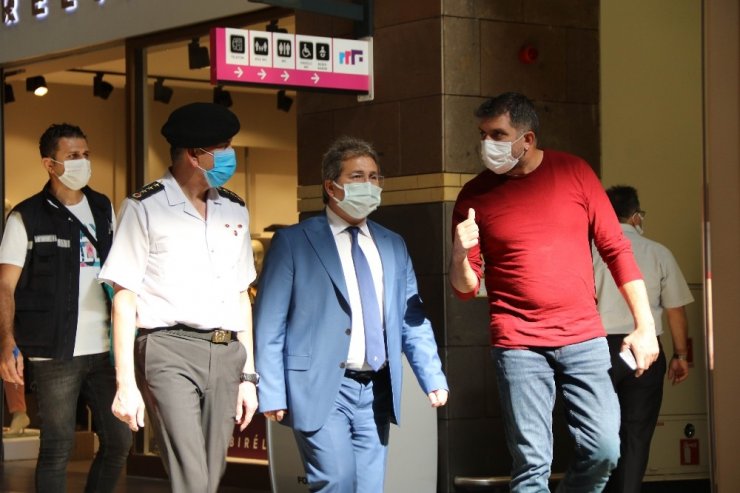 "Maske hem koronavirüsten hem gripten korur"