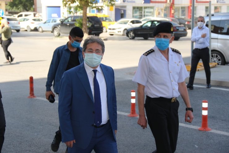 "Maske hem koronavirüsten hem gripten korur"