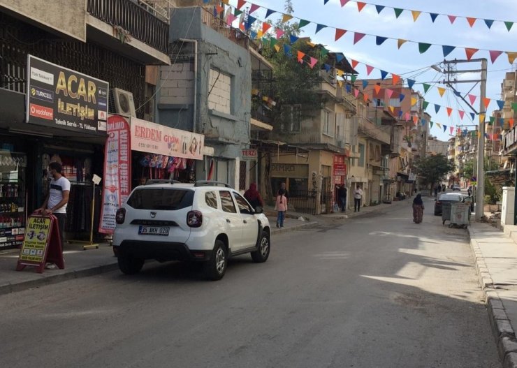 Kuzenlerin silahlı kavgasında yoldan geçen biri çocuk iki kişi vuruldu