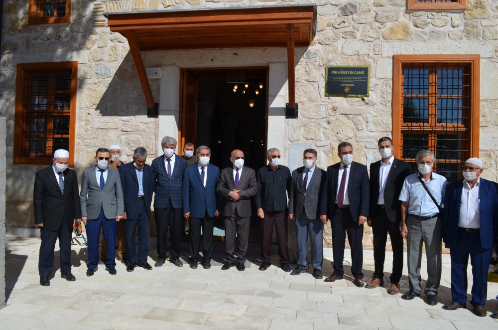 Konya Ilgın'daki tarihi Pir Hüseyin Bey Camii yıllar süren restorasyonun ardından cuma namazıyla ibadete açıldı
