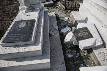 MSB: "Ermenistan’ın işlediği savaş ve insanlık suçlarını tüm dünyaya duyurmaktan geri durmayacağız. Yerleşim yerlerini hedef alan, misket bombası ve fosfor bombası kullanan Ermenistan şimdi de mezarlığa ziyarete gelen sivill