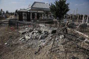 MSB: "Ermenistan’ın işlediği savaş ve insanlık suçlarını tüm dünyaya duyurmaktan geri durmayacağız. Yerleşim yerlerini hedef alan, misket bombası ve fosfor bombası kullanan Ermenistan şimdi de mezarlığa ziyarete gelen sivill