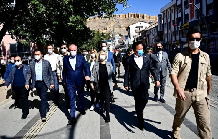 Muharrem İnce “Bin Günde Memleket Hareketi” programı kapsamında Bayburt ve Erzincan’da