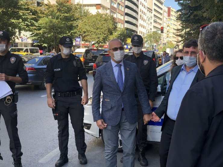 Şişli’de korona virüs denetiminde kaymakam ve genç kız arasında ilginç anlar