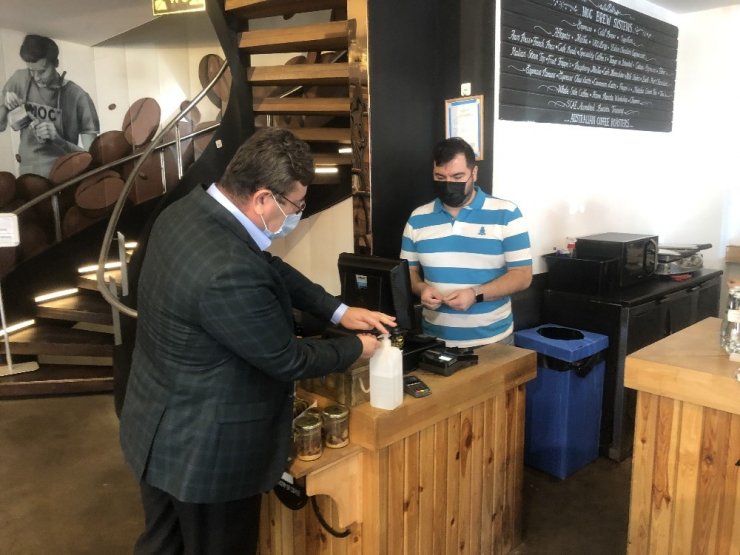 Şişli’de korona virüs denetiminde kaymakam ve genç kız arasında ilginç anlar