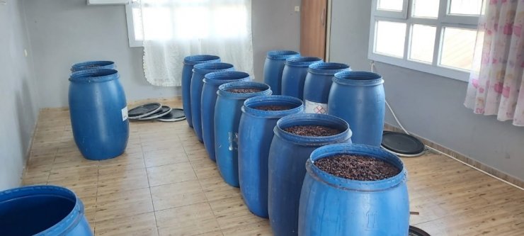 Adana’da kaçak içki ve tütün ele geçirildi