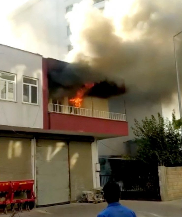 Adıyaman’da ev alev alev yandı