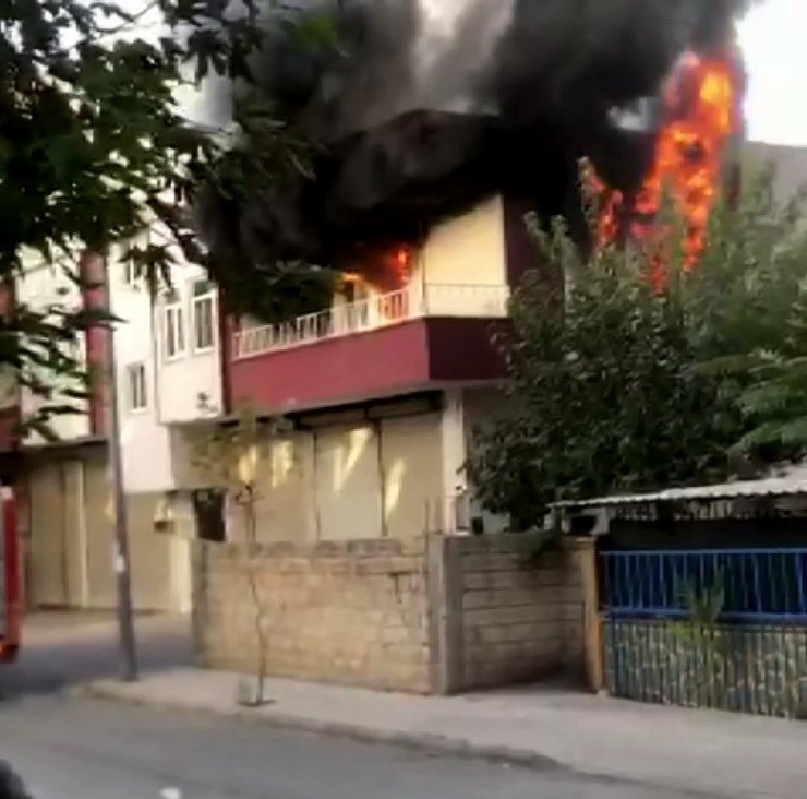 Adıyaman’da ev alev alev yandı