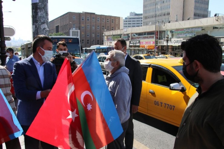 Başkent esnafına Azerbaycan bayrağı