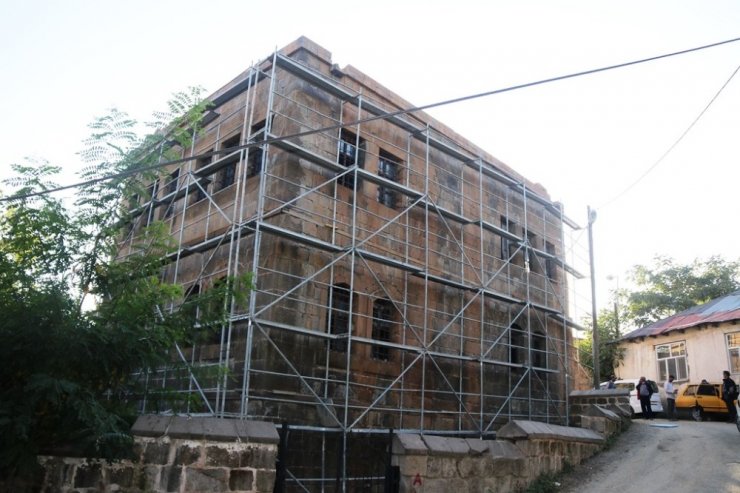 Bitlis’te 130 yıllık tarihi yapı, Fuat Sezgin Kültür Evi olarak onarılıyor