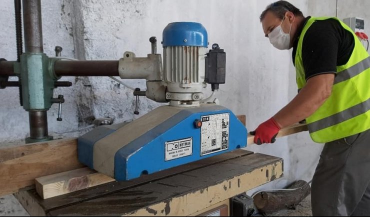 Çan Belediye marangozhanesi imalata başladı