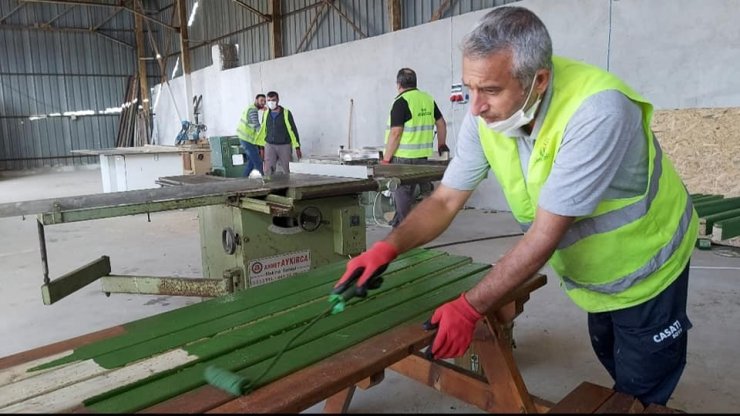 Çan Belediye marangozhanesi imalata başladı