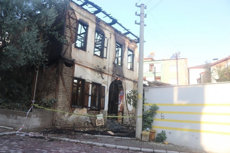 Denizli’de tarihi konaktaki yangınla ilgili yakalanan şahıslar serbest bırakıldı