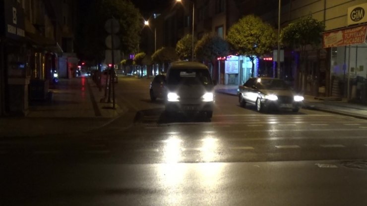 Uygulama yapan polisi gören sürücüler kaçtı