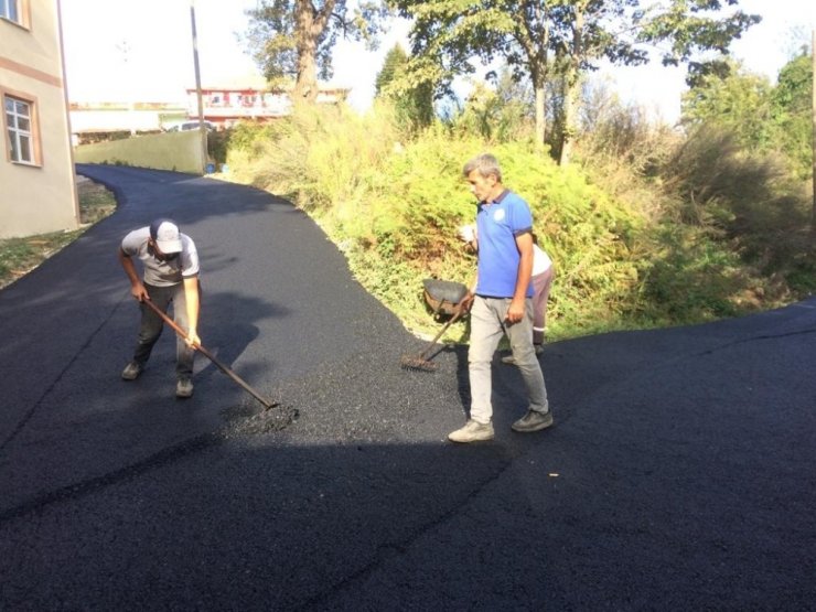 Köyünün dört bir yanında asfaltlama yapıldı