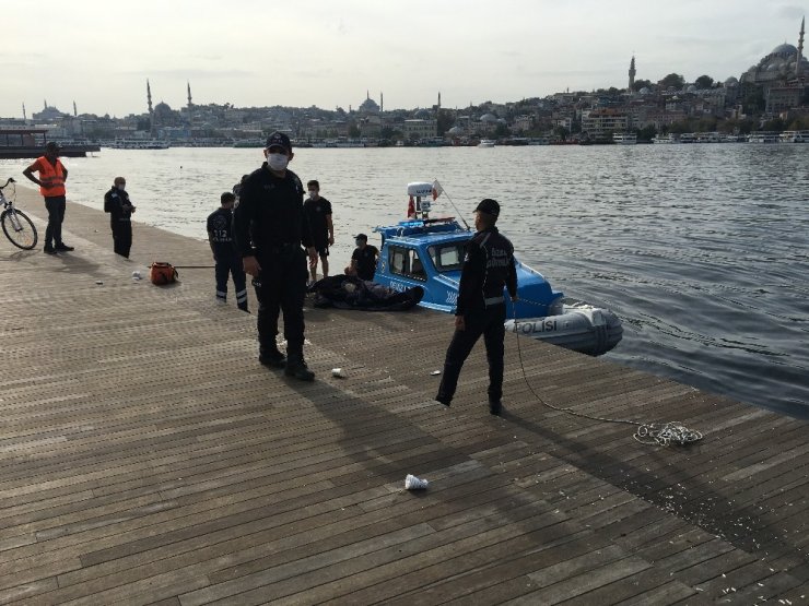 Eminönü’nde denizden erkek cesedi çıktı