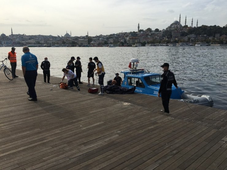 Eminönü’nde denizden erkek cesedi çıktı