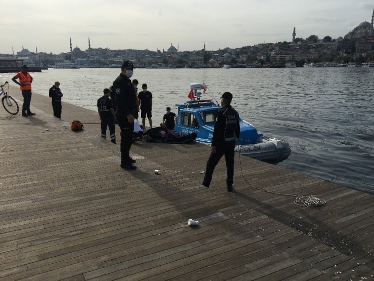 Eminönü’nde denizden erkek cesedi çıktı