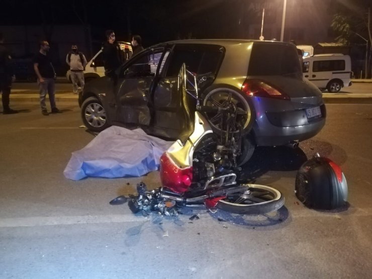 İzmir’de otomobil ile motosiklet çarpıştı: 1 ölü, 1 yaralı