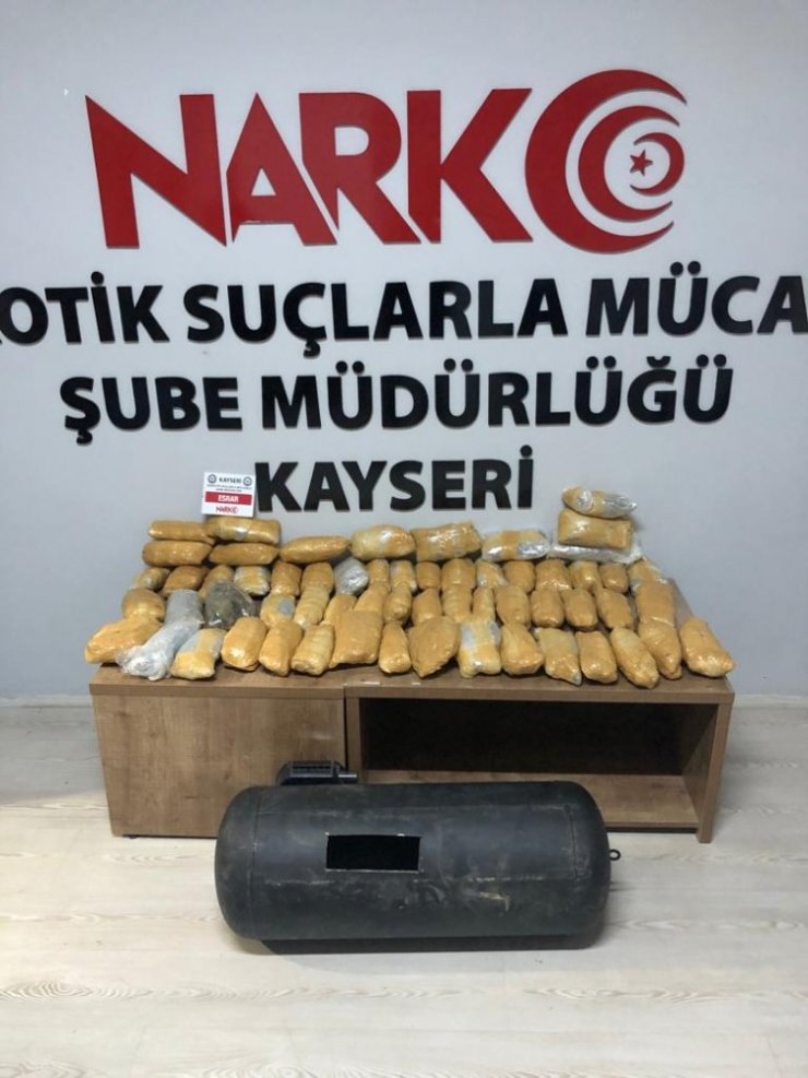 Otomobilin LPG tankından 10 bin 350 gram uyuşturucu çıktı