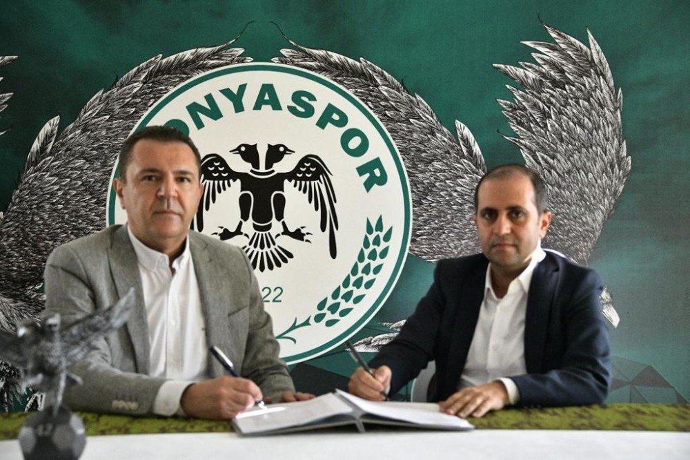 Konyaspor Mahmood Coffee forması giyecek