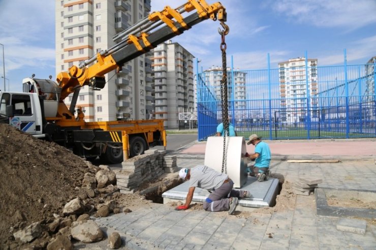 Melikgazi’de yer altı çöp konteynerleri ile koku ve bakterilerin önüne geçiliyor