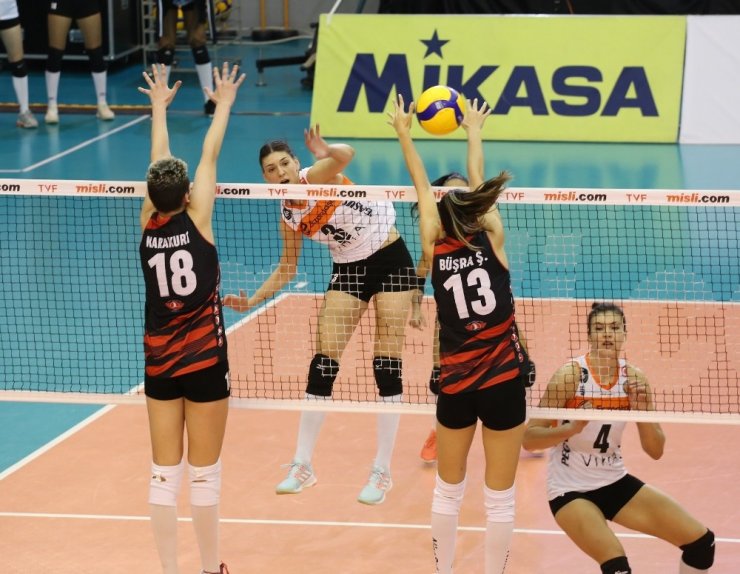 Sultanlar Ligi: Eczacıbaşı VitrA: 3 - THY: 0