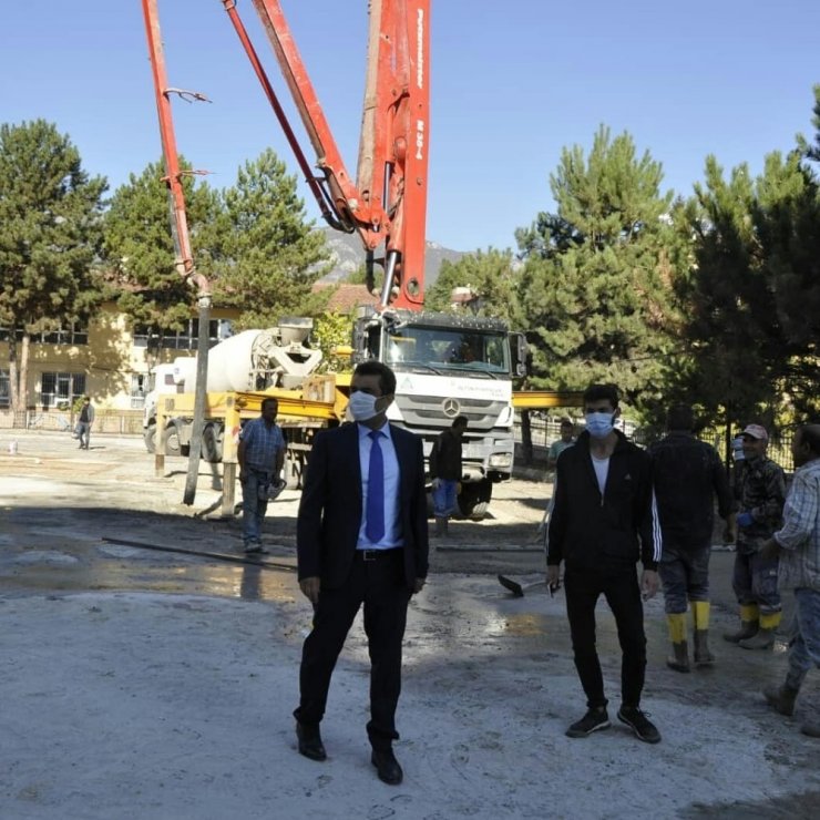 Gümüş, Kanuni Ortaokulu’nun inşaatında incelemelerde bulundu