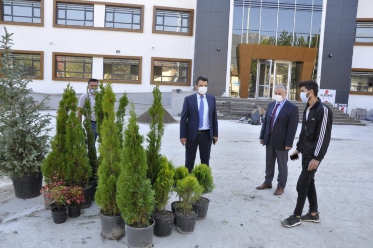 Gümüş, Kanuni Ortaokulu’nun inşaatında incelemelerde bulundu