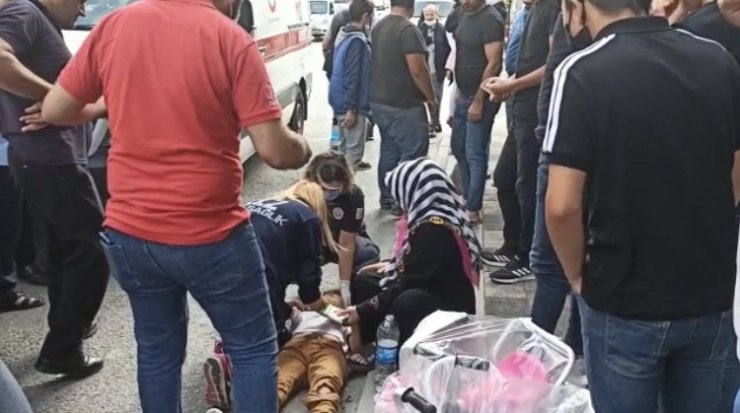 Sultanbeyli’de otomobil çarpan üç kız çocuğunun şans eseri kurtuluşu kamerada