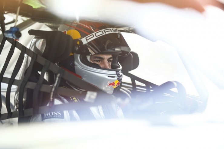 Ayhancan Güven, Belçika’da podyuma çıktı