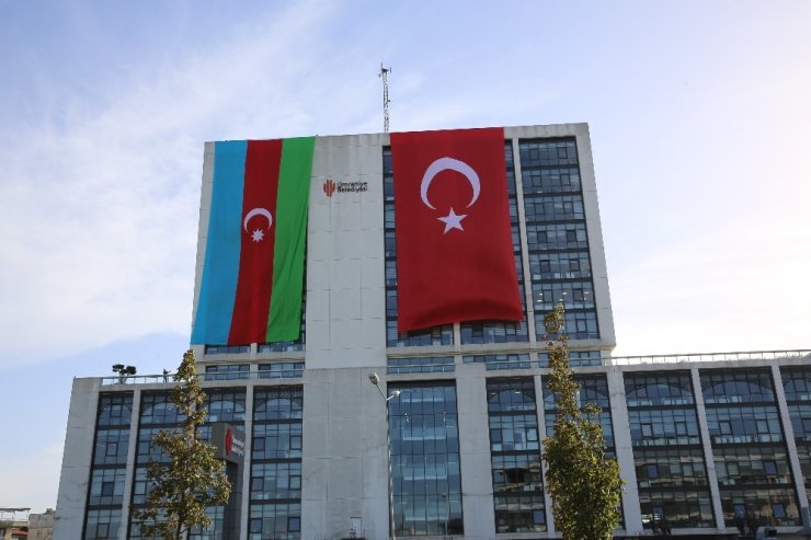 Ümraniye Belediyesi’nden Azerbaycan’a bayraklı destek