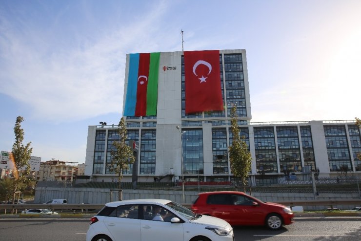 Ümraniye Belediyesi’nden Azerbaycan’a bayraklı destek