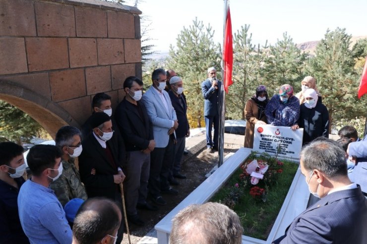 Şehit Eren Öztürk, şehadetinin 1’inci yılında kabri başında anıldı
