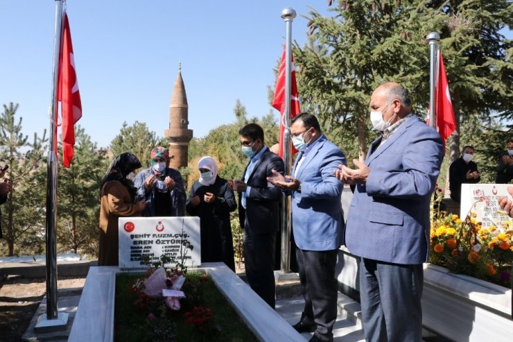 Şehit Eren Öztürk, şehadetinin 1’inci yılında kabri başında anıldı