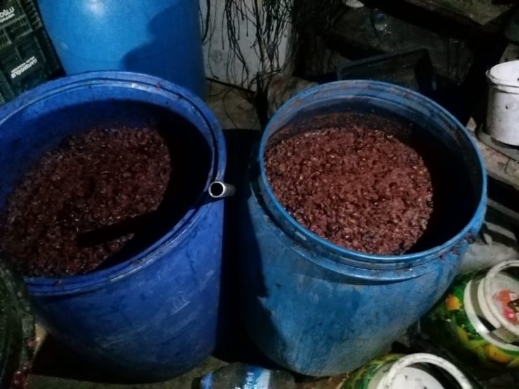Adana’da bin 55 litre sahte içki ele geçirildi