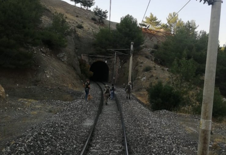 Demiryolunda bomba paniği
