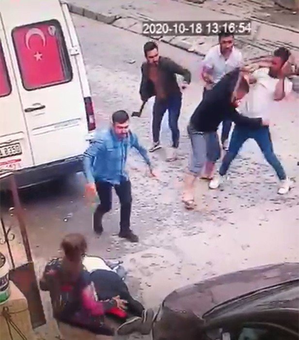 Avcılar’daki baltalı dehşet kamerada