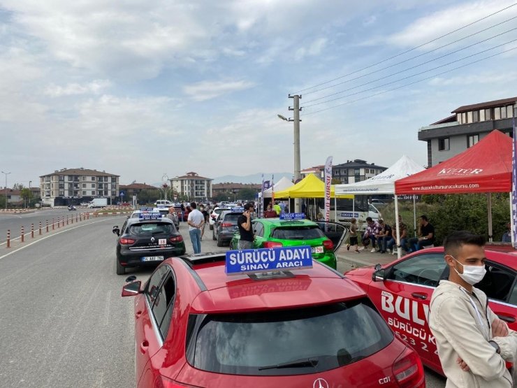 Düzce’de 500 Sürücü adayı sınava girdi