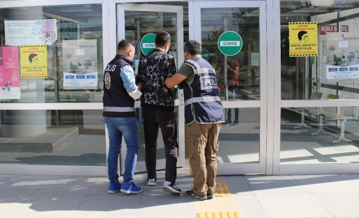 32 suç kaydı bulunan şüpheli, çaldığı araçla gezerken yakalandı
