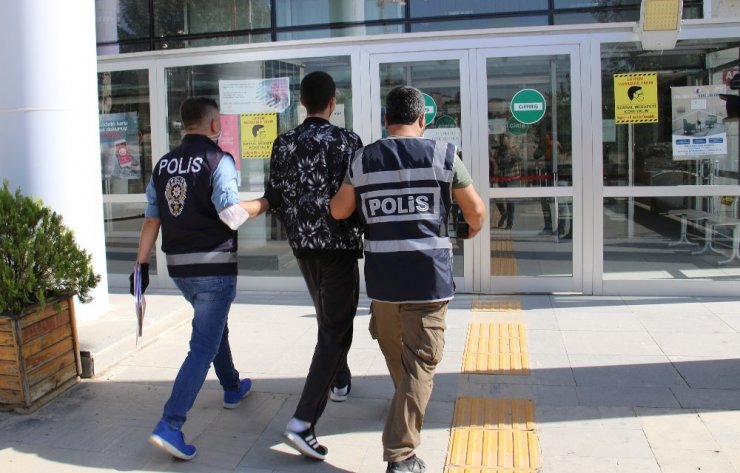 32 suç kaydı bulunan şüpheli, çaldığı araçla gezerken yakalandı