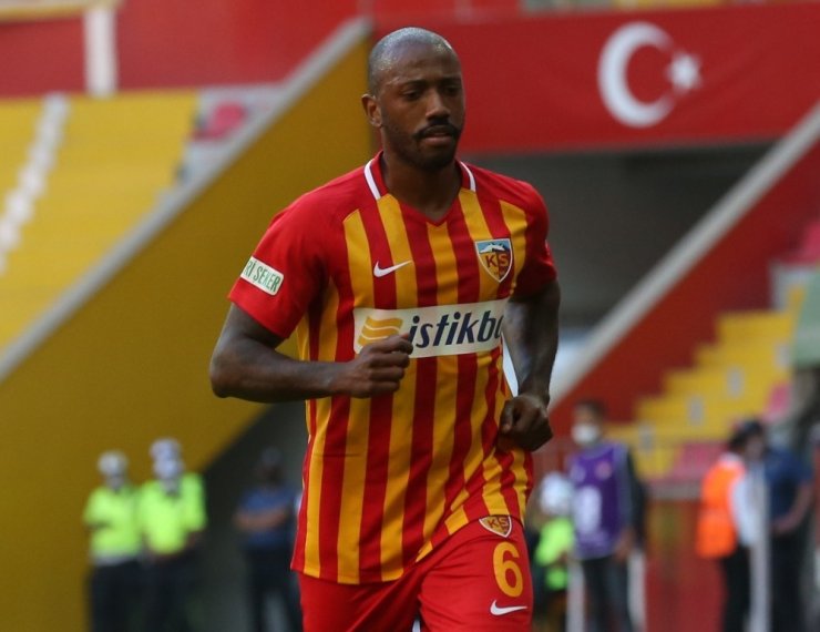 İlk kez forma giydiler