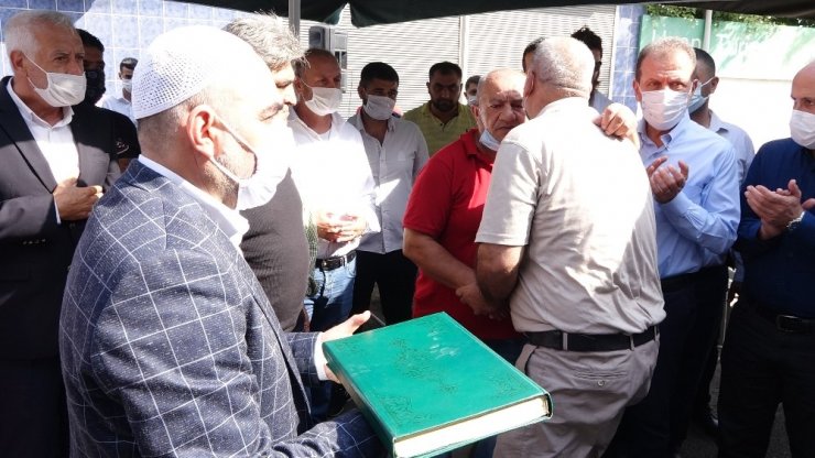 Husumetli iki aile Kur’an’a el basıp yemin ederek barıştı