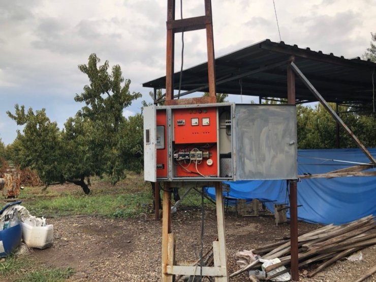 Bahçesine elektrik bağlamak isterken hayatını kaybetti