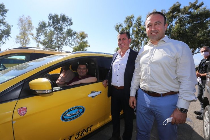 Tütüncü, taksici esnafı ile buluştu