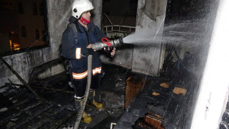 Erdemli’de korkutan yangın