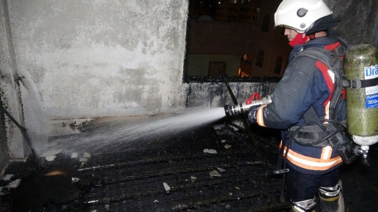 Erdemli’de korkutan yangın