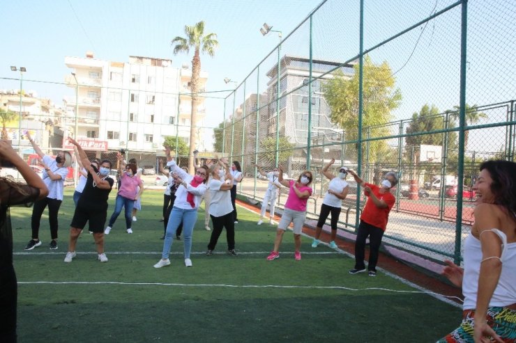 Mersin’de ’meme kanserine karşı farkındalık’ etkinliği