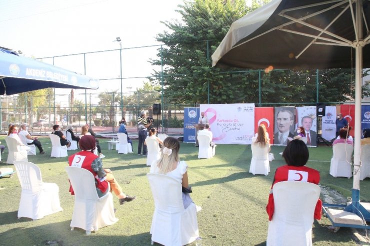 Mersin’de ’meme kanserine karşı farkındalık’ etkinliği